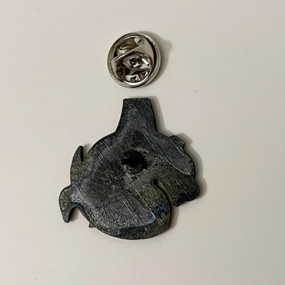 Vintage Crazy Canuck Native Orca Whale Canada Pin Made in Taiwan - Picture 4 of 7